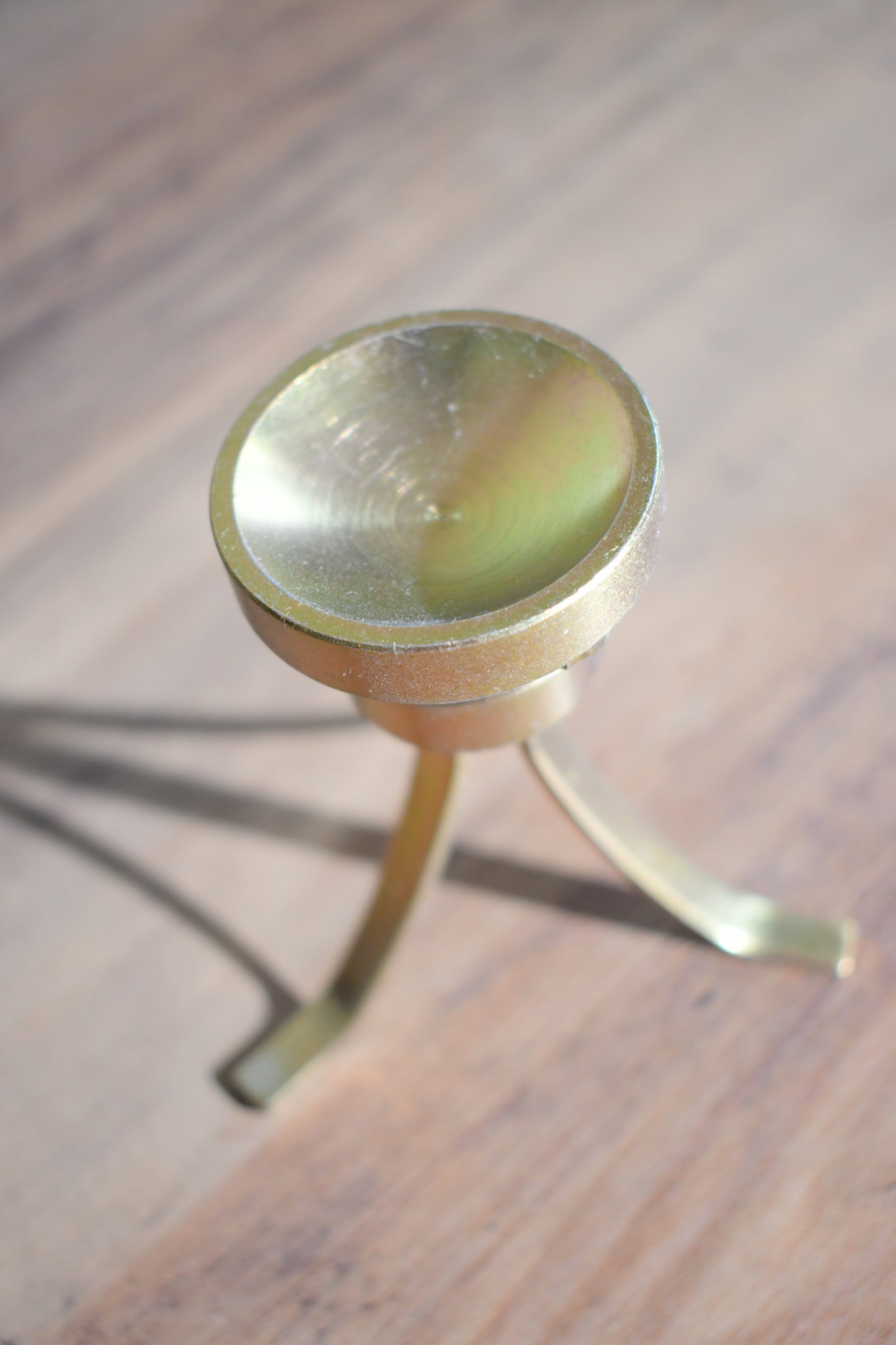 Gold Spinning Sphere Stand